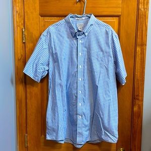 LL Bean, blue and white short sleeve Mens XL Tall shirt. Wrinkle Resistant.